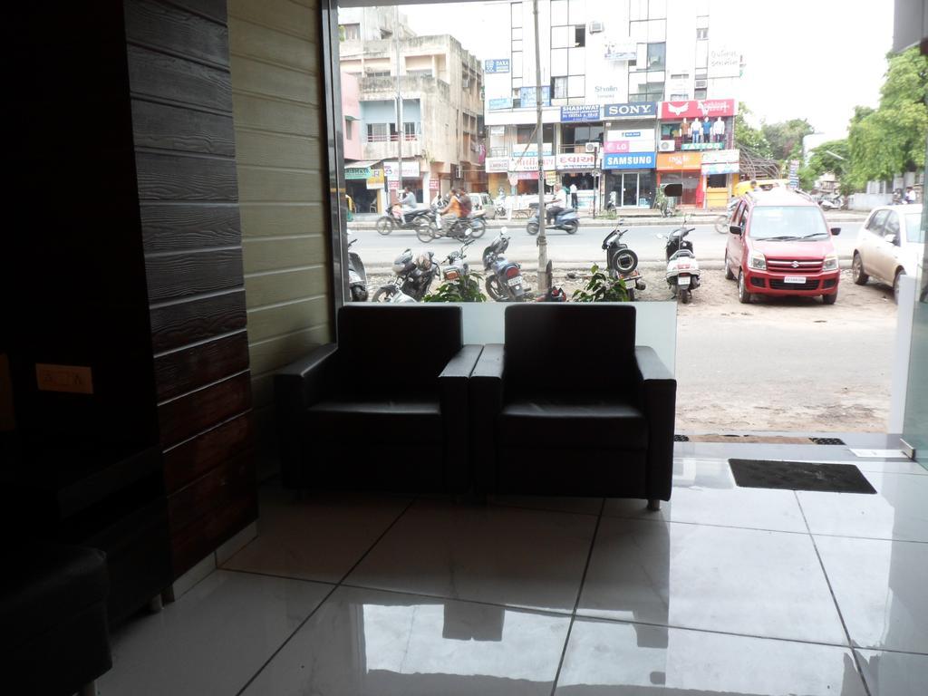 Hotel Jasmine Ahmedabad Ngoại thất bức ảnh